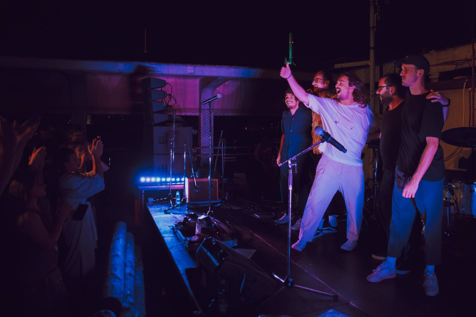 Billy Barman si podmanili Střechu Radost, i přes zákaz skákání se fanoušci bavili