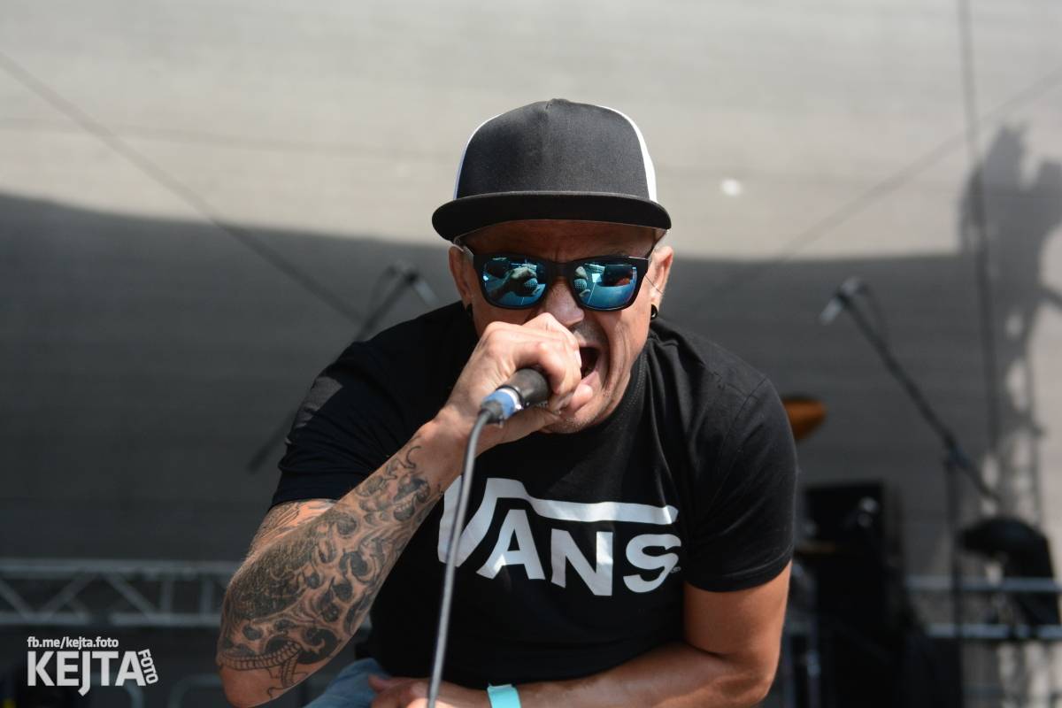 Ska-punková párty na Valníku. V sobotu zahráli Fast Food Orchestra, The Fialky, Krucipüsk a další