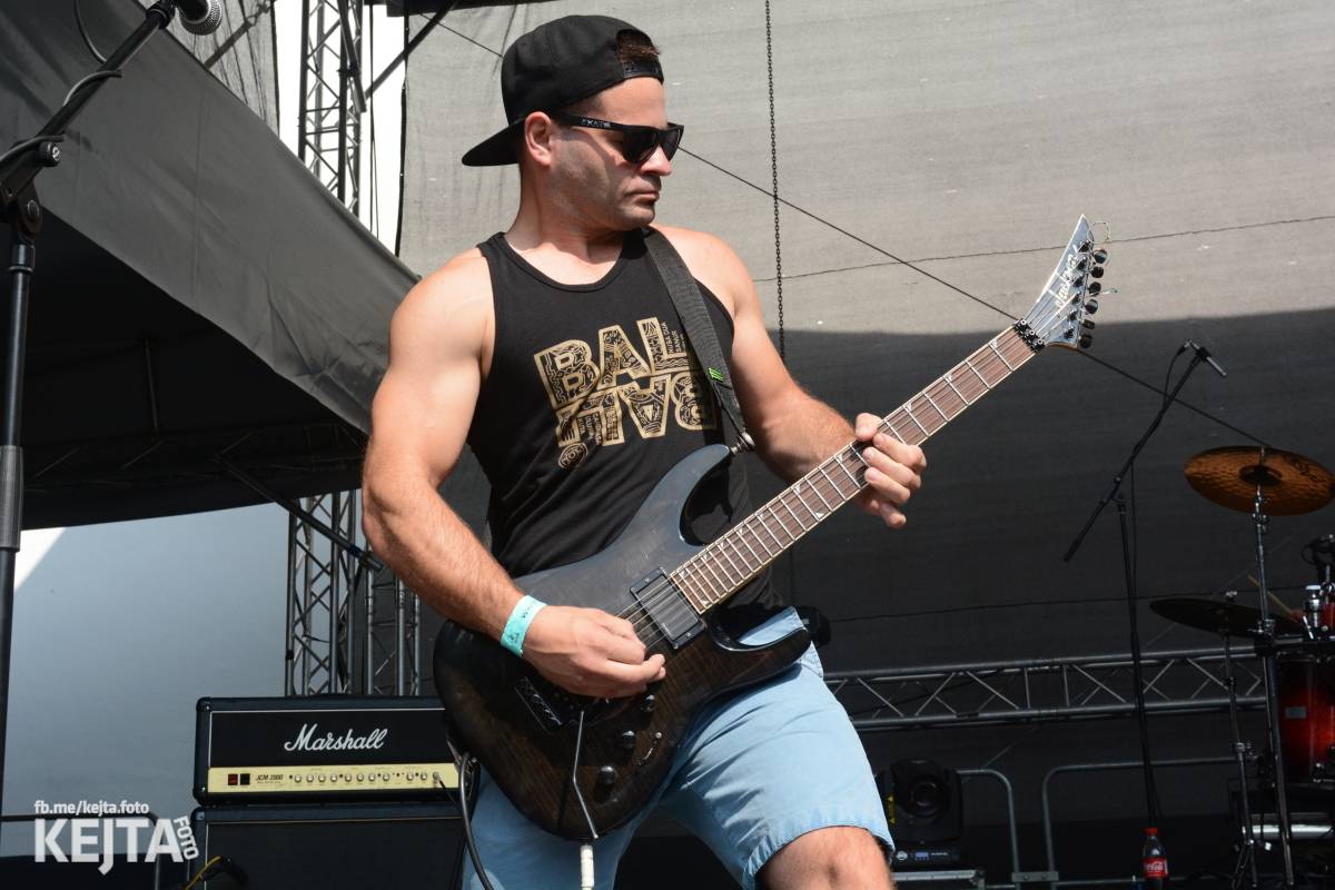 Ska-punková párty na Valníku. V sobotu zahráli Fast Food Orchestra, The Fialky, Krucipüsk a další