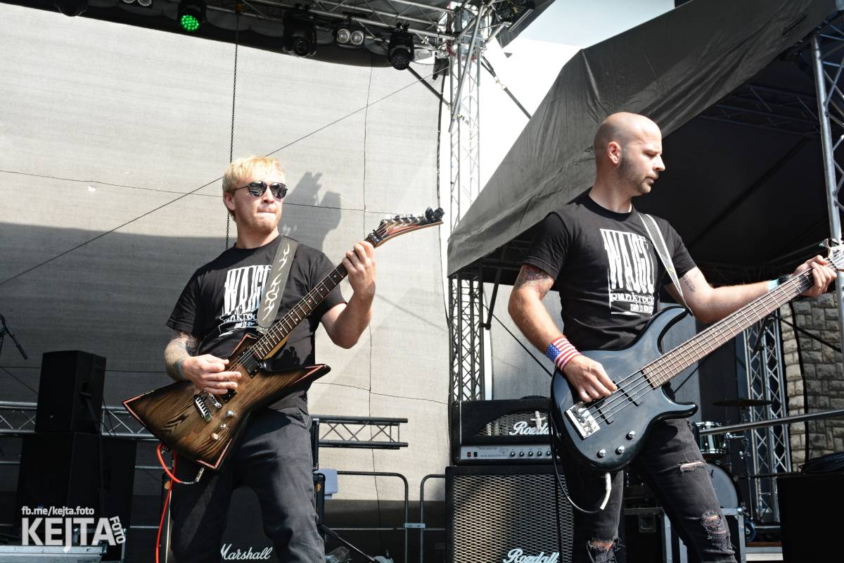 Ska-punková párty na Valníku. V sobotu zahráli Fast Food Orchestra, The Fialky, Krucipüsk a další