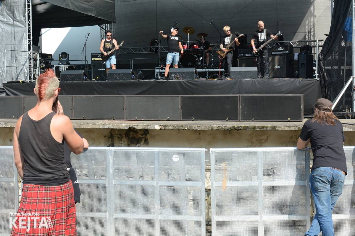 Ska-punková párty na Valníku. V sobotu zahráli Fast Food Orchestra, The Fialky, Krucipüsk a další