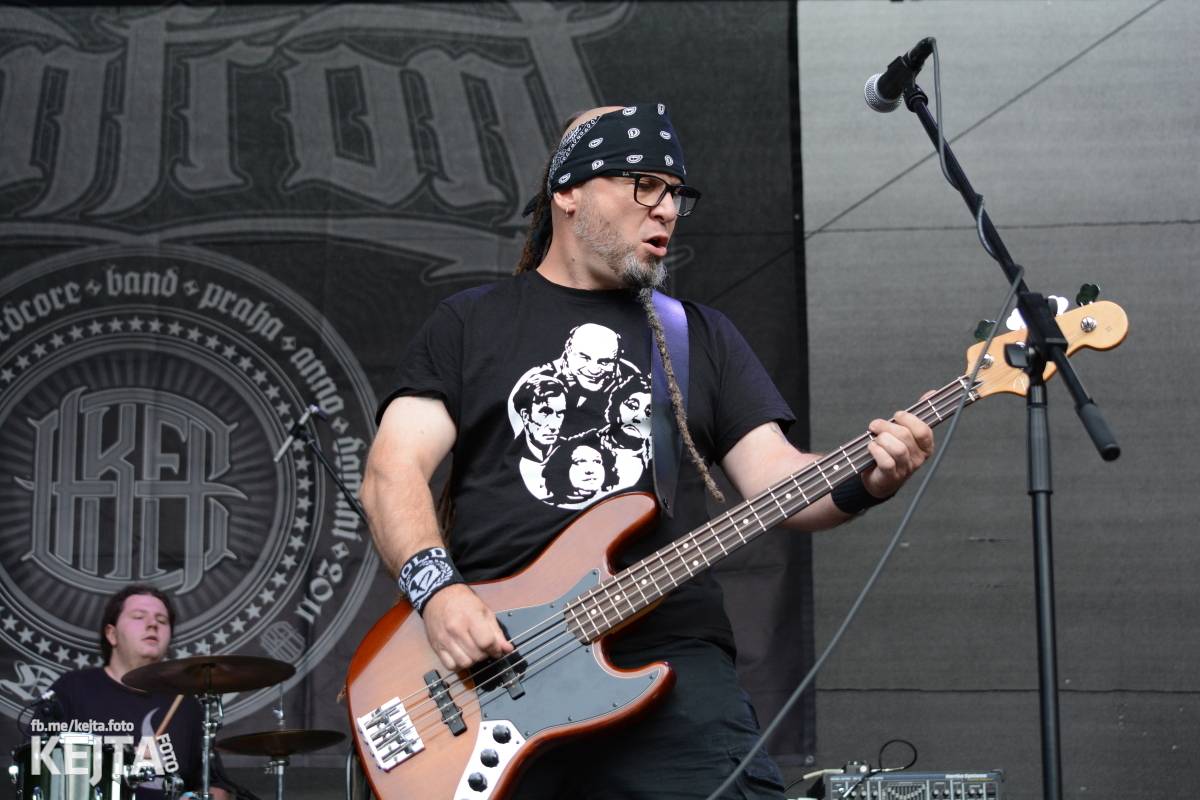 Ska-punková párty na Valníku. V sobotu zahráli Fast Food Orchestra, The Fialky, Krucipüsk a další