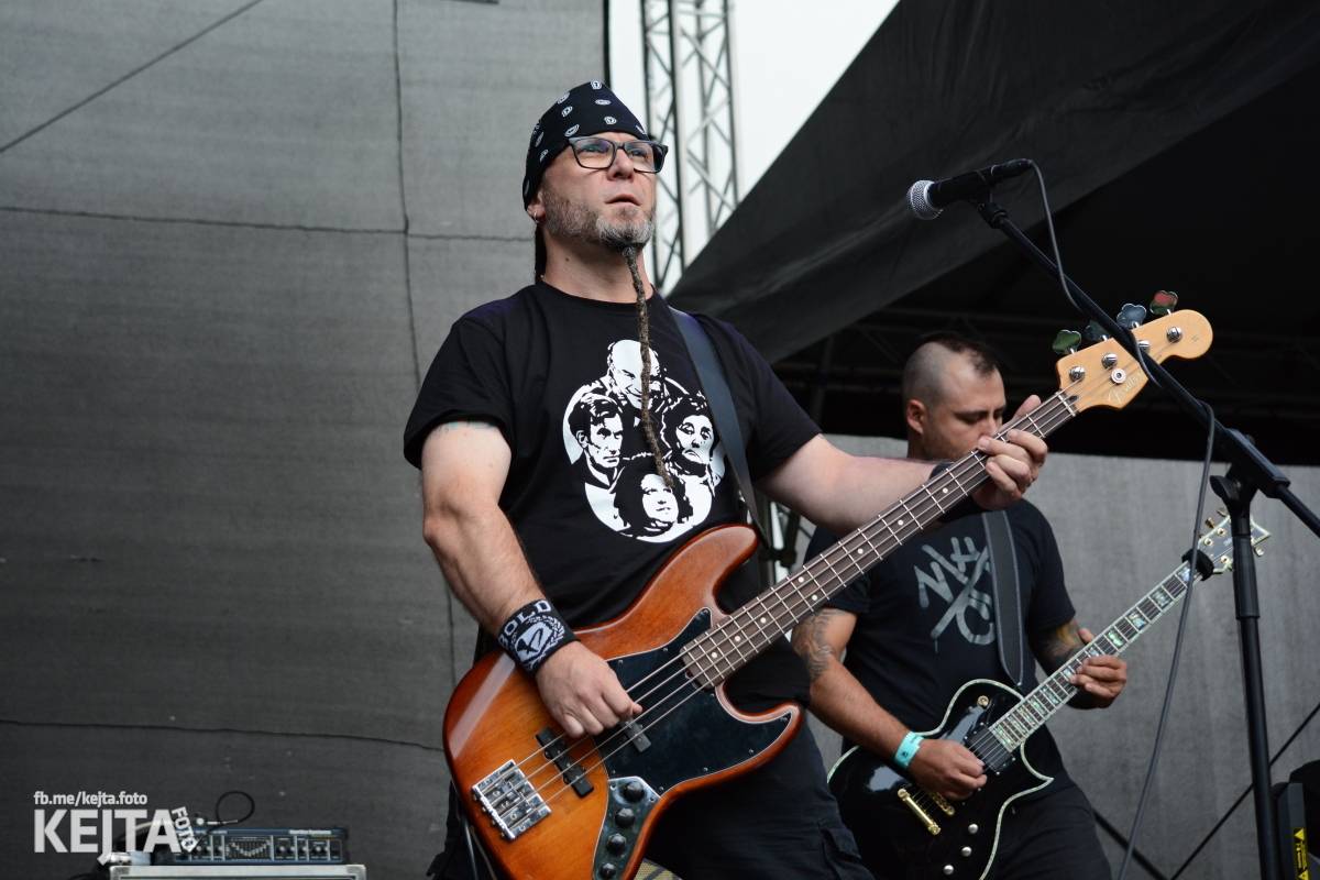 Ska-punková párty na Valníku. V sobotu zahráli Fast Food Orchestra, The Fialky, Krucipüsk a další