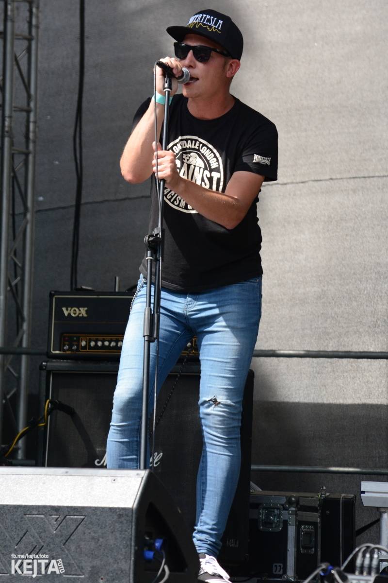 Ska-punková párty na Valníku. V sobotu zahráli Fast Food Orchestra, The Fialky, Krucipüsk a další