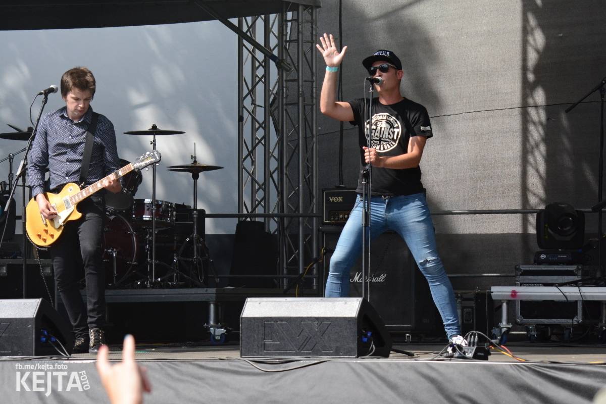 Ska-punková párty na Valníku. V sobotu zahráli Fast Food Orchestra, The Fialky, Krucipüsk a další