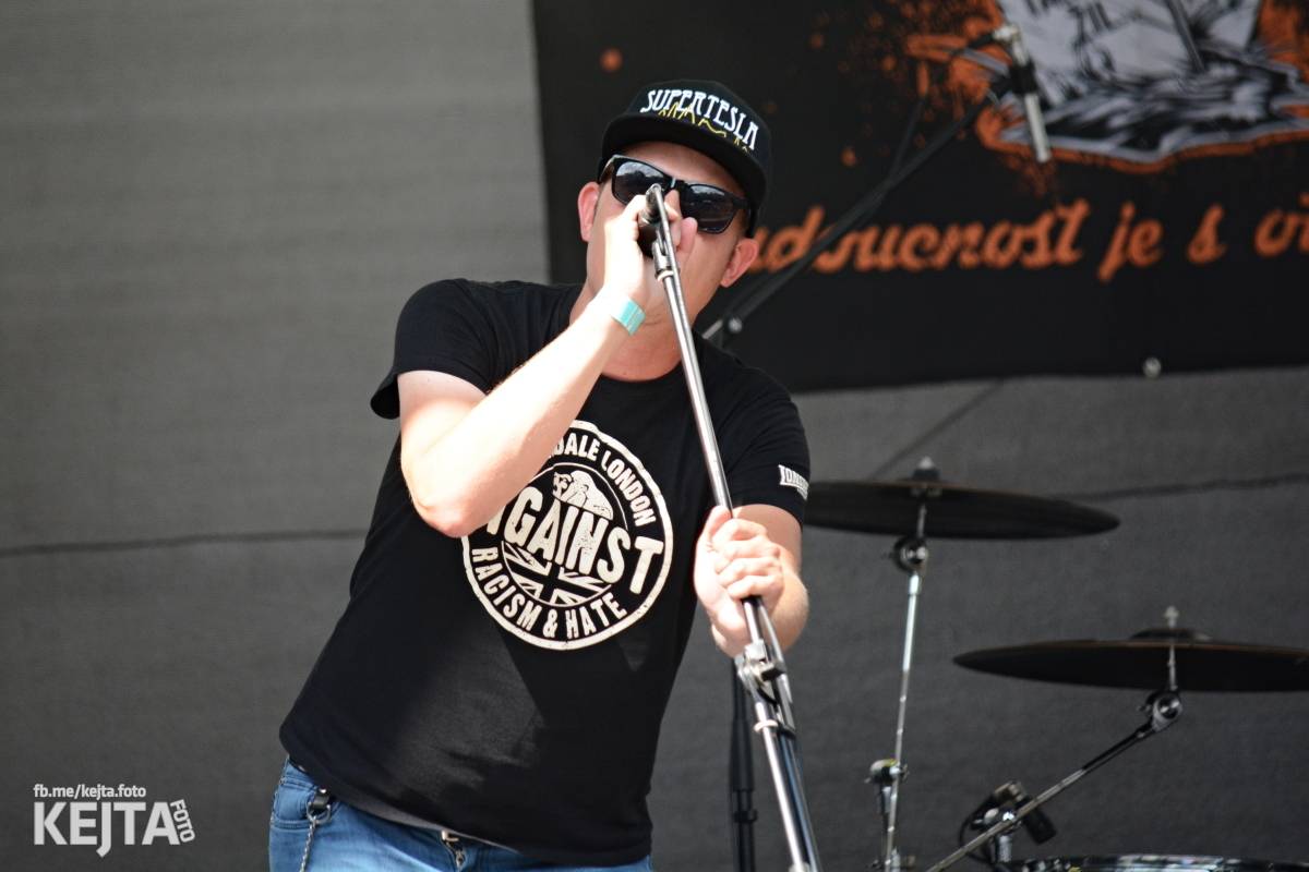 Ska-punková párty na Valníku. V sobotu zahráli Fast Food Orchestra, The Fialky, Krucipüsk a další