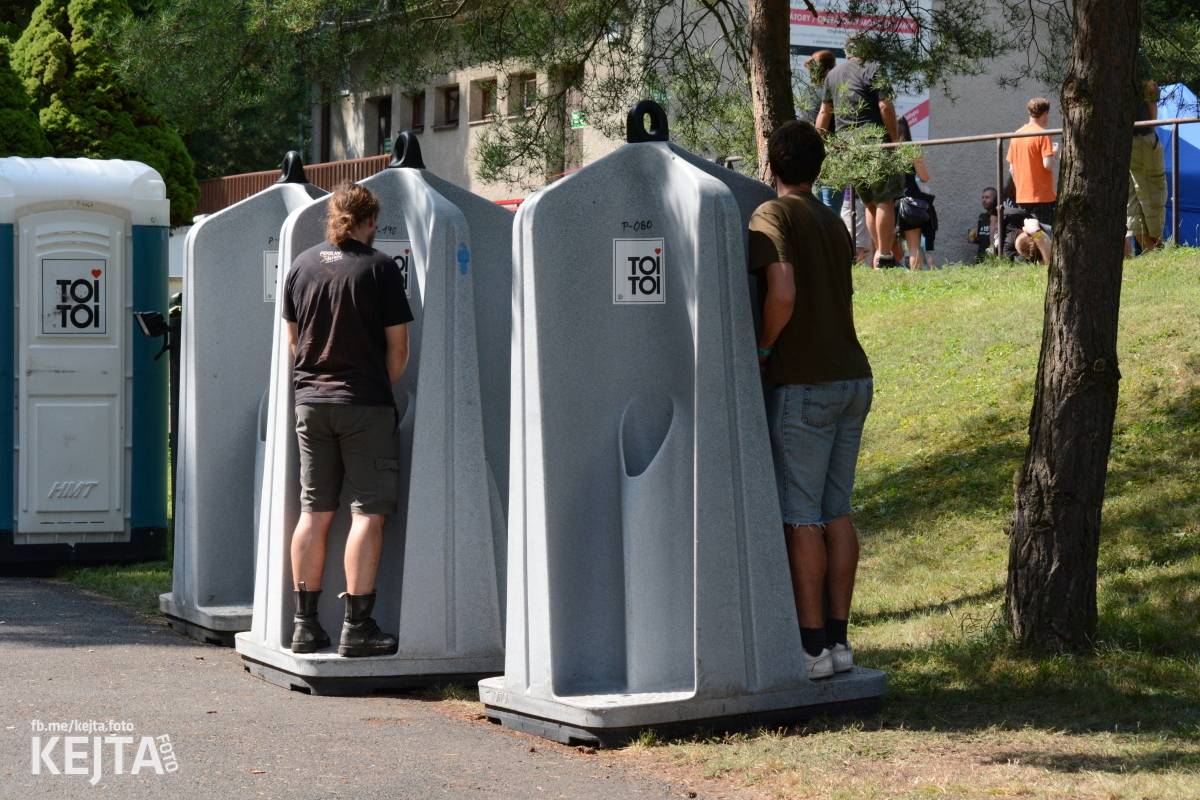 Ska-punková párty na Valníku. V sobotu zahráli Fast Food Orchestra, The Fialky, Krucipüsk a další