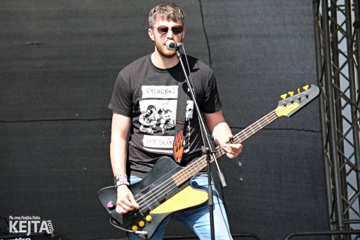 Ska-punková párty na Valníku. V sobotu zahráli Fast Food Orchestra, The Fialky, Krucipüsk a další