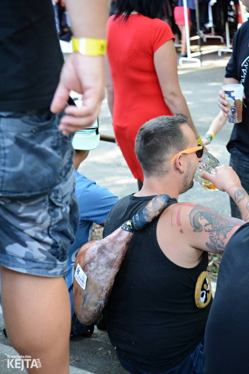 Ska-punková párty na Valníku. V sobotu zahráli Fast Food Orchestra, The Fialky, Krucipüsk a další