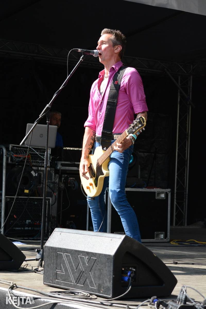 Ska-punková párty na Valníku. V sobotu zahráli Fast Food Orchestra, The Fialky, Krucipüsk a další