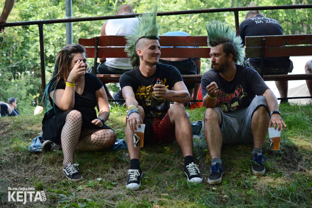 Ska-punková párty na Valníku. V sobotu zahráli Fast Food Orchestra, The Fialky, Krucipüsk a další