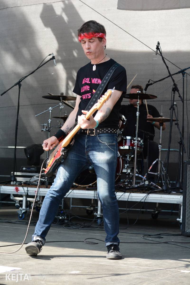 Ska-punková párty na Valníku. V sobotu zahráli Fast Food Orchestra, The Fialky, Krucipüsk a další