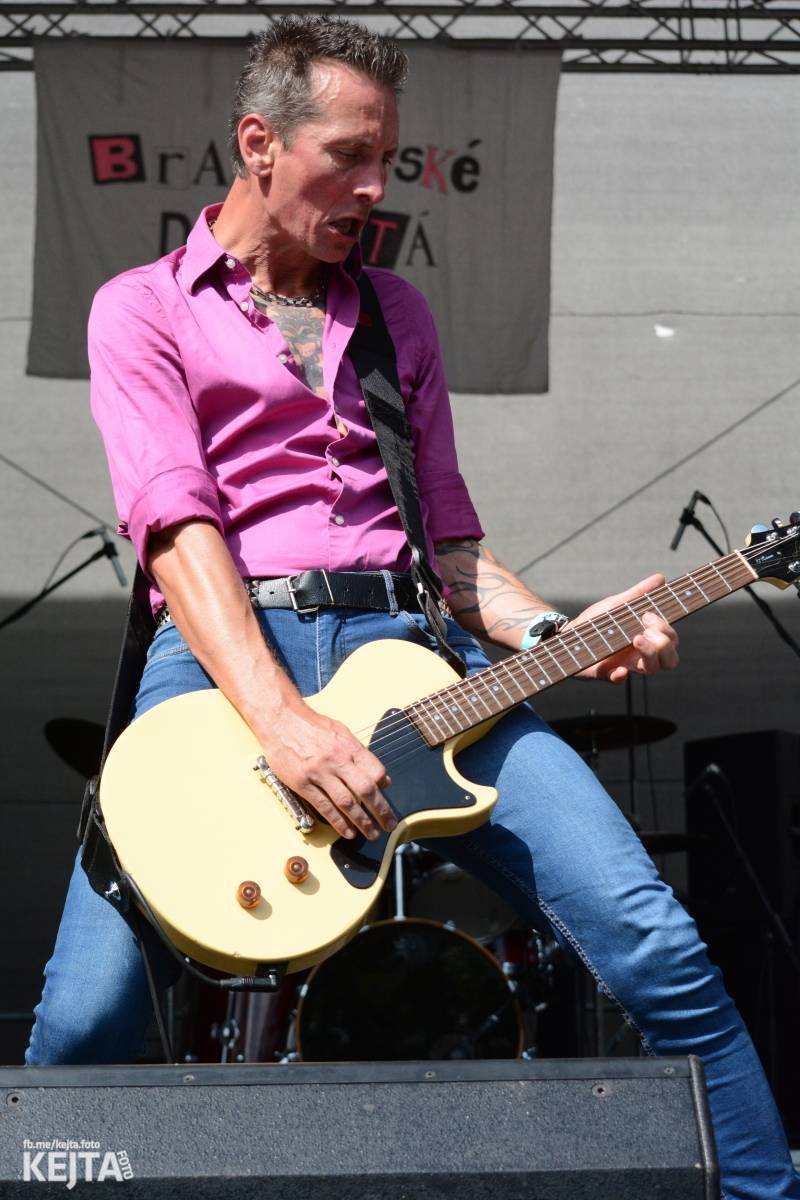 Ska-punková párty na Valníku. V sobotu zahráli Fast Food Orchestra, The Fialky, Krucipüsk a další