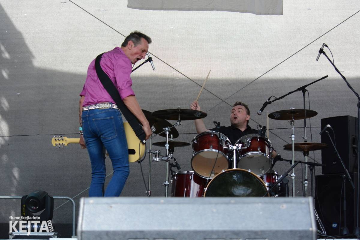 Ska-punková párty na Valníku. V sobotu zahráli Fast Food Orchestra, The Fialky, Krucipüsk a další