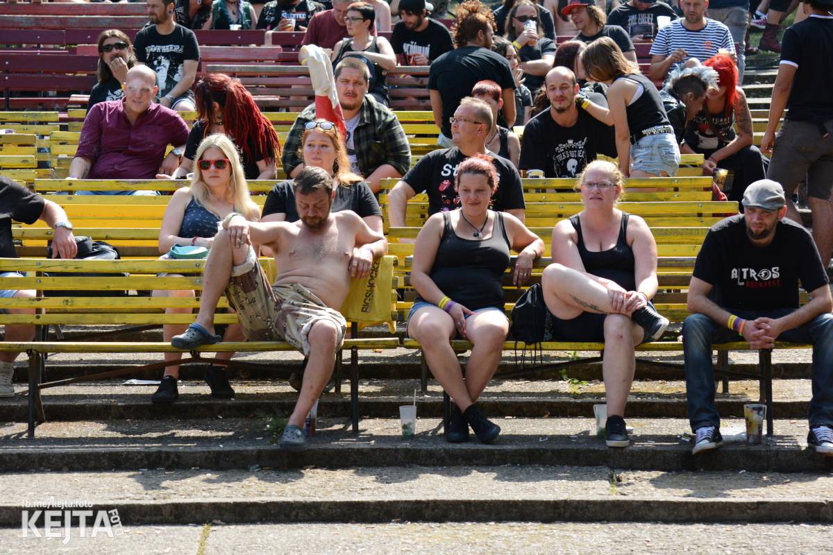 Ska-punková párty na Valníku. V sobotu zahráli Fast Food Orchestra, The Fialky, Krucipüsk a další