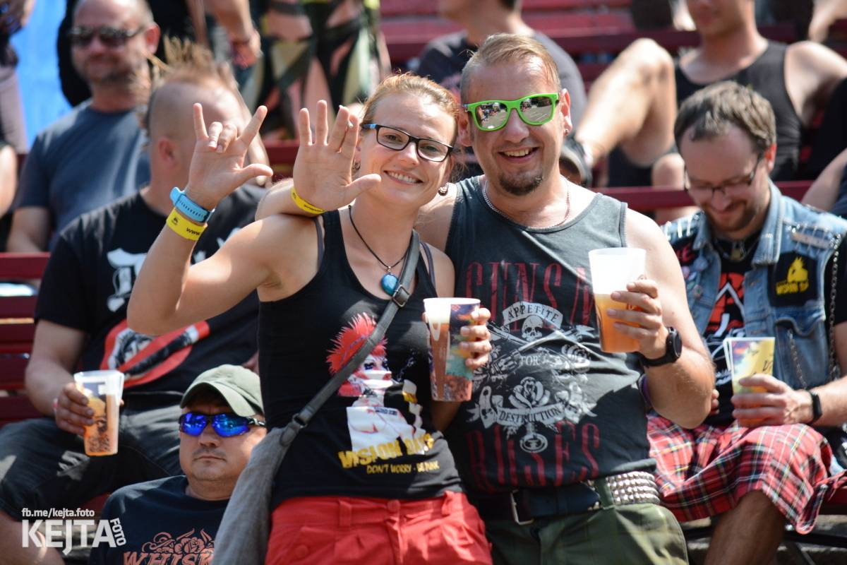 Ska-punková párty na Valníku. V sobotu zahráli Fast Food Orchestra, The Fialky, Krucipüsk a další