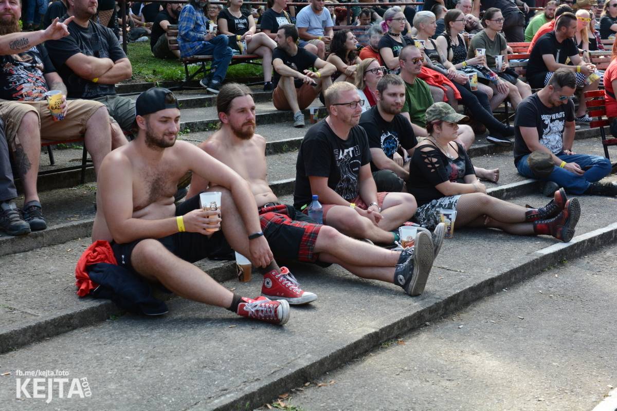 Ska-punková párty na Valníku. V sobotu zahráli Fast Food Orchestra, The Fialky, Krucipüsk a další