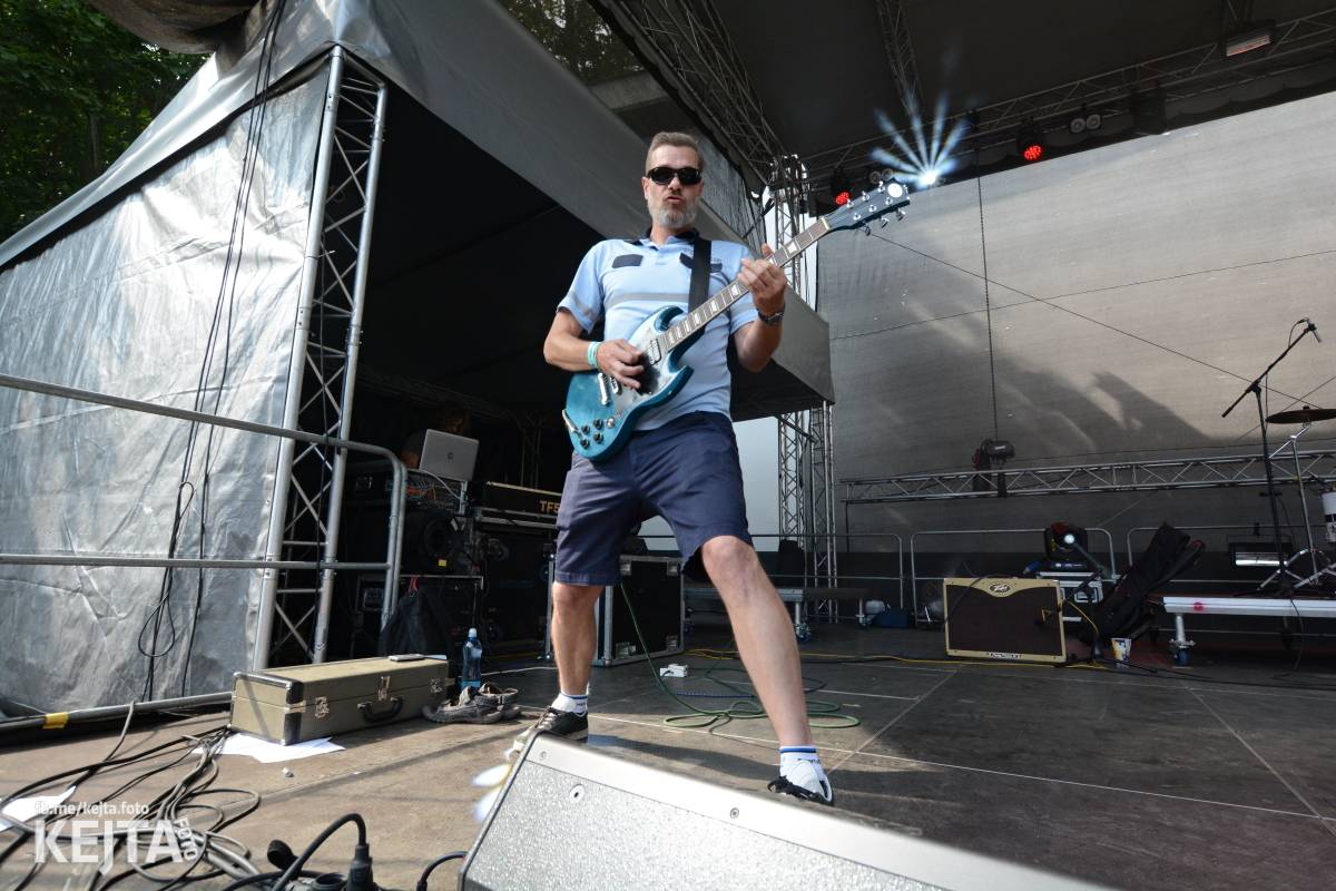 Ska-punková párty na Valníku. V sobotu zahráli Fast Food Orchestra, The Fialky, Krucipüsk a další