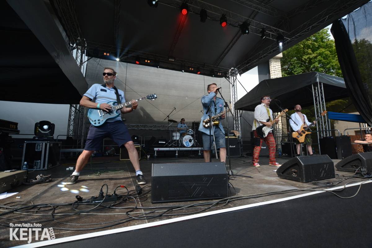 Ska-punková párty na Valníku. V sobotu zahráli Fast Food Orchestra, The Fialky, Krucipüsk a další