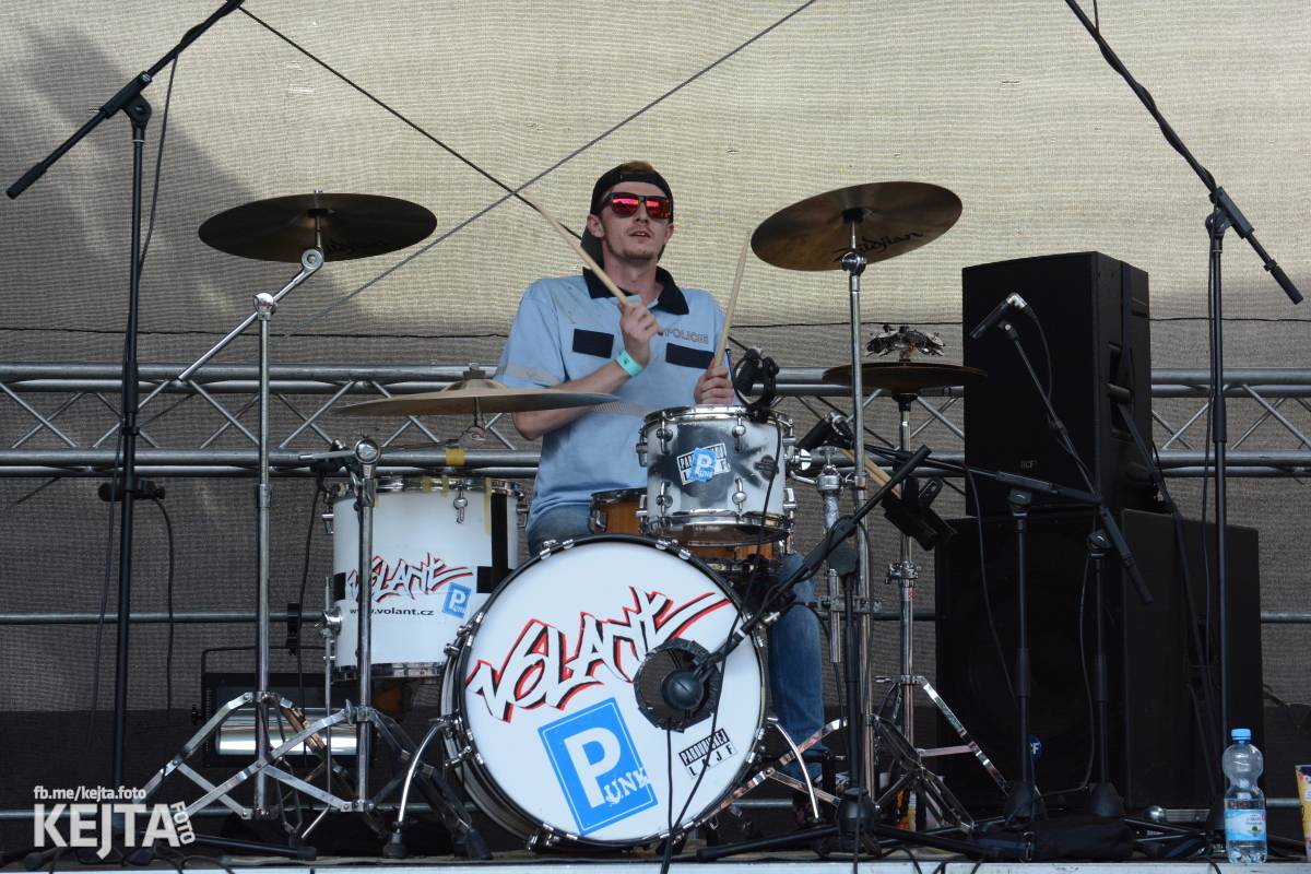 Ska-punková párty na Valníku. V sobotu zahráli Fast Food Orchestra, The Fialky, Krucipüsk a další