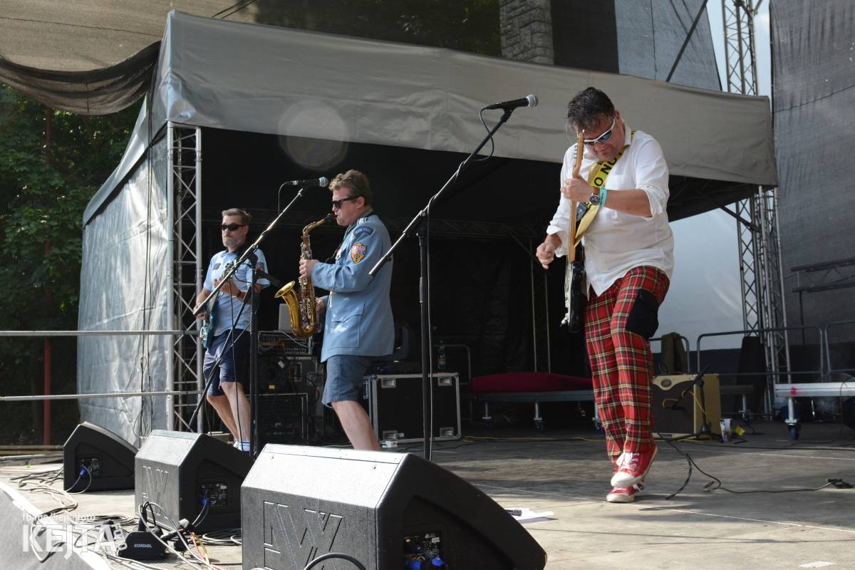 Ska-punková párty na Valníku. V sobotu zahráli Fast Food Orchestra, The Fialky, Krucipüsk a další