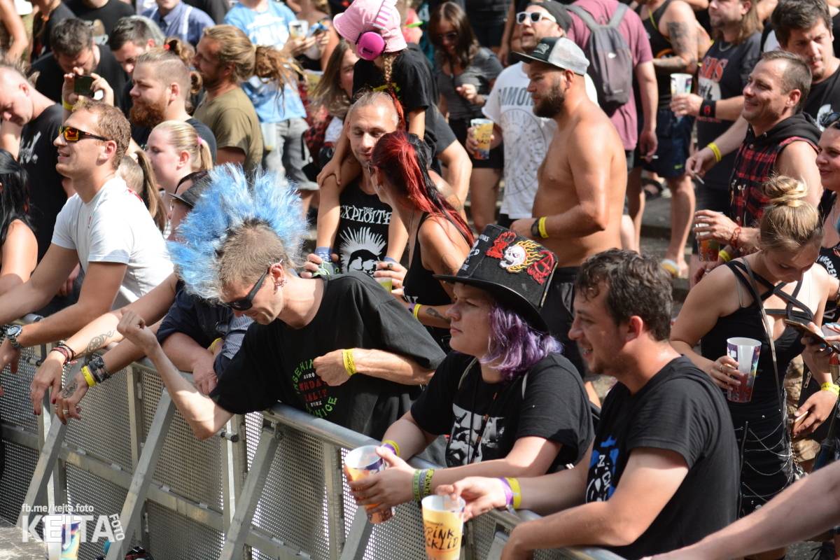 Ska-punková párty na Valníku. V sobotu zahráli Fast Food Orchestra, The Fialky, Krucipüsk a další