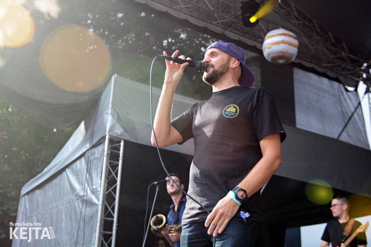 Ska-punková párty na Valníku. V sobotu zahráli Fast Food Orchestra, The Fialky, Krucipüsk a další