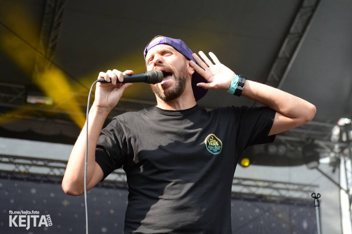 Ska-punková párty na Valníku. V sobotu zahráli Fast Food Orchestra, The Fialky, Krucipüsk a další