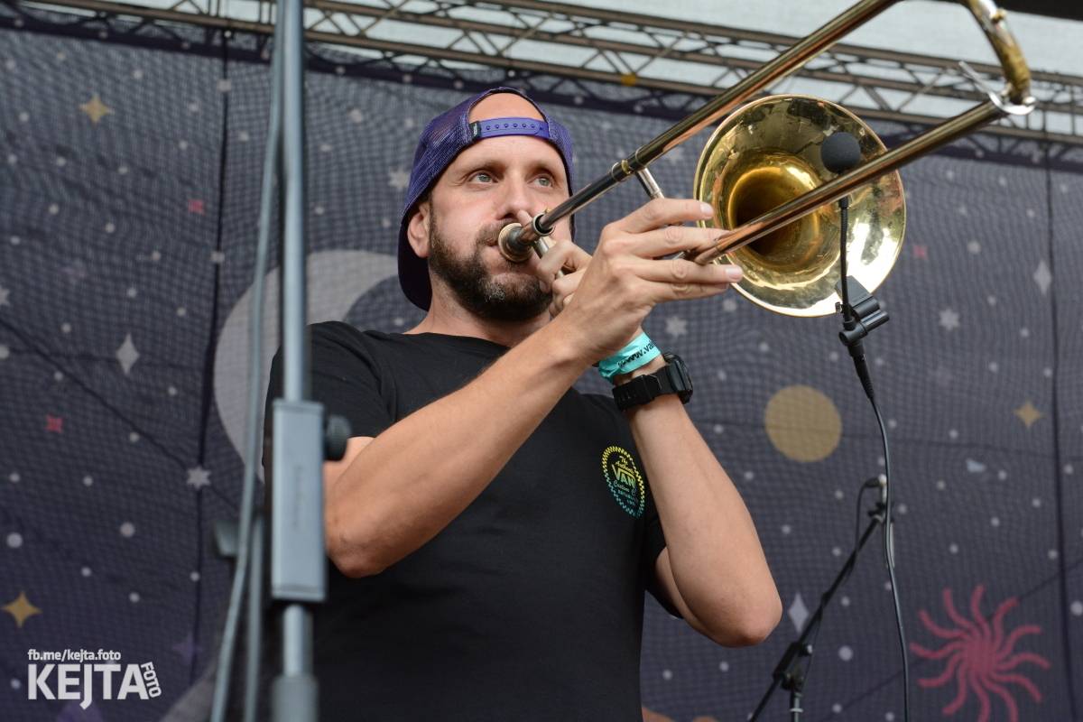 Ska-punková párty na Valníku. V sobotu zahráli Fast Food Orchestra, The Fialky, Krucipüsk a další