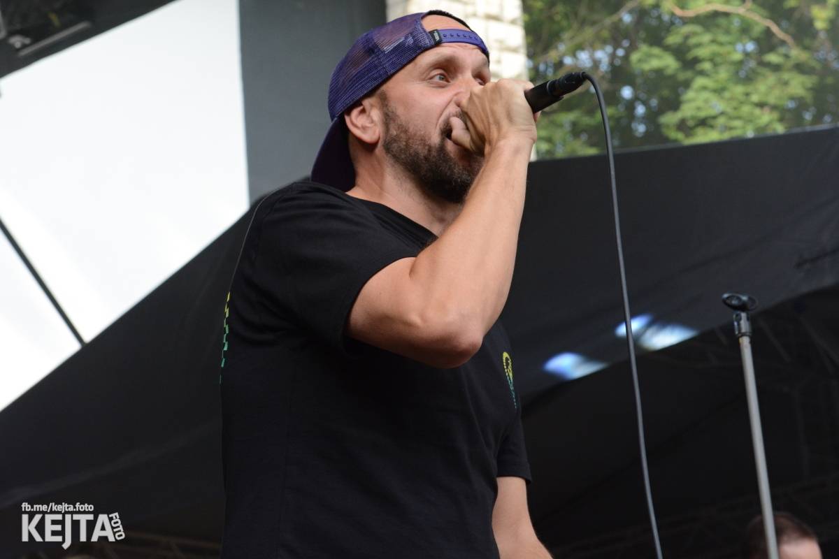 Ska-punková párty na Valníku. V sobotu zahráli Fast Food Orchestra, The Fialky, Krucipüsk a další