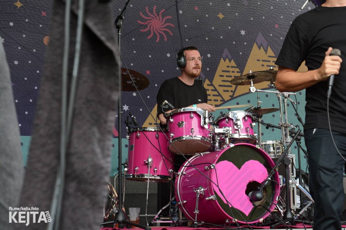 Ska-punková párty na Valníku. V sobotu zahráli Fast Food Orchestra, The Fialky, Krucipüsk a další