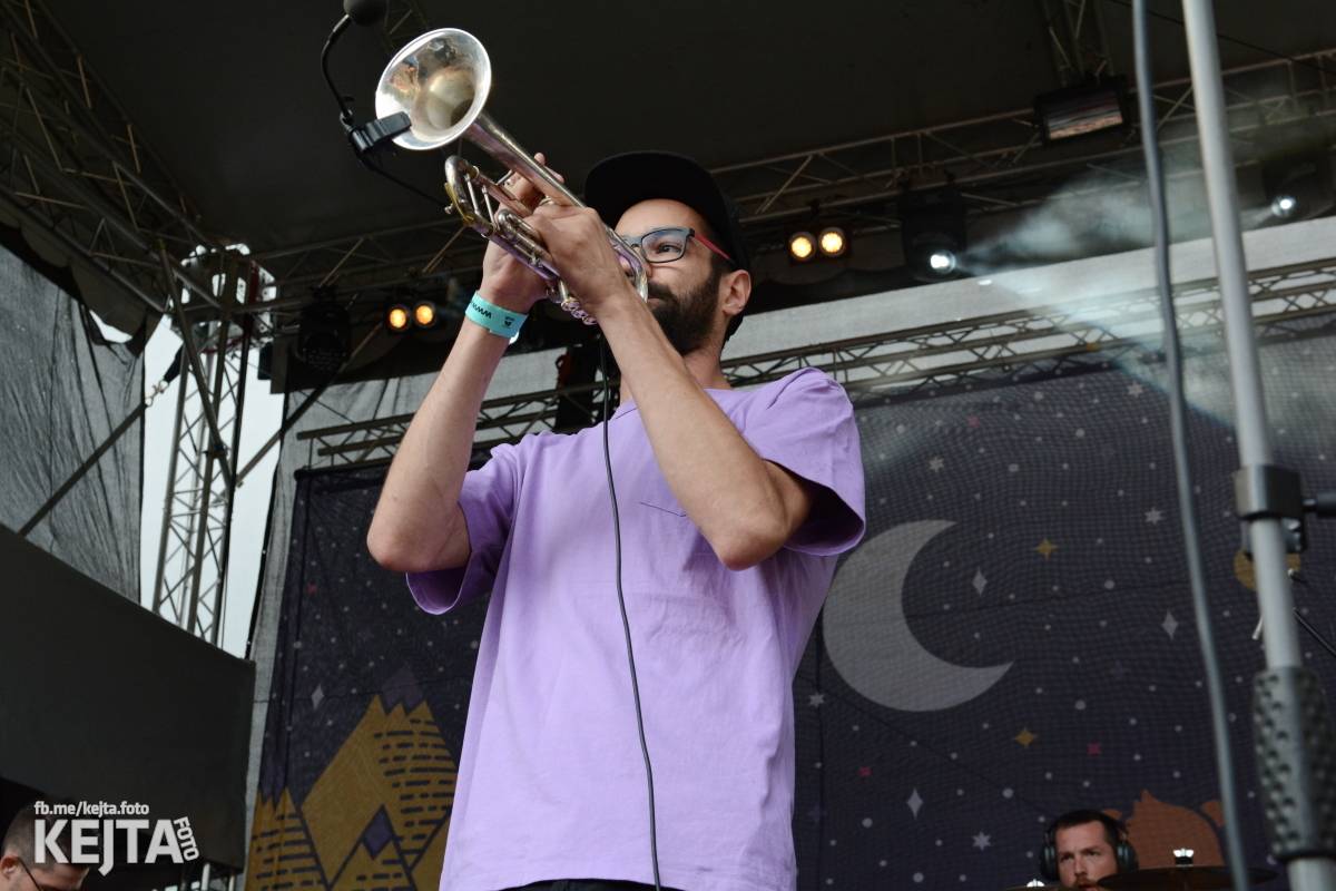 Ska-punková párty na Valníku. V sobotu zahráli Fast Food Orchestra, The Fialky, Krucipüsk a další