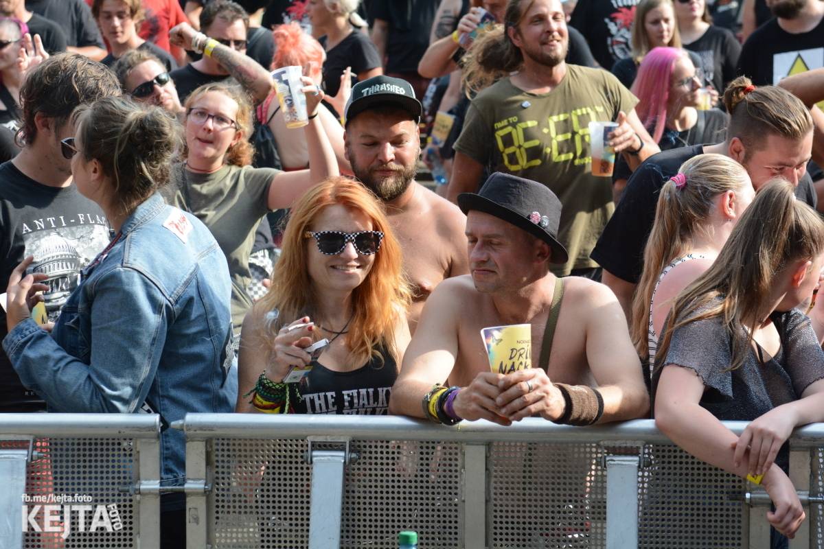 Ska-punková párty na Valníku. V sobotu zahráli Fast Food Orchestra, The Fialky, Krucipüsk a další