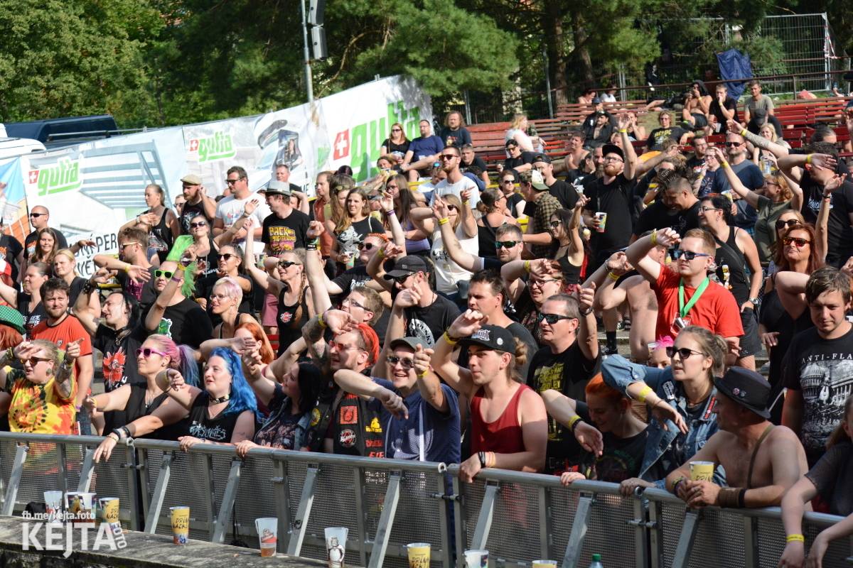 Ska-punková párty na Valníku. V sobotu zahráli Fast Food Orchestra, The Fialky, Krucipüsk a další