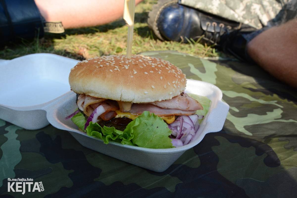 Ska-punková párty na Valníku. V sobotu zahráli Fast Food Orchestra, The Fialky, Krucipüsk a další