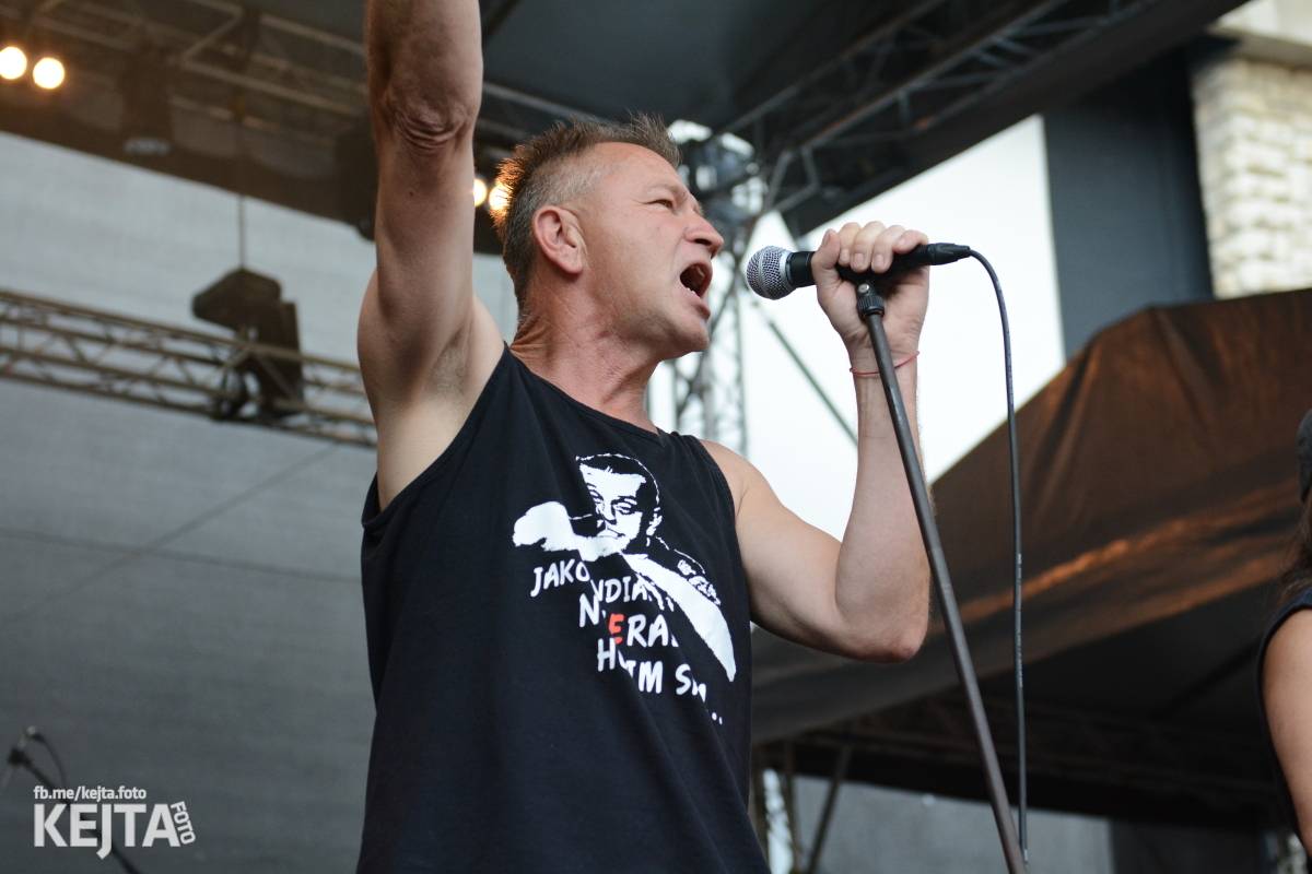 Ska-punková párty na Valníku. V sobotu zahráli Fast Food Orchestra, The Fialky, Krucipüsk a další