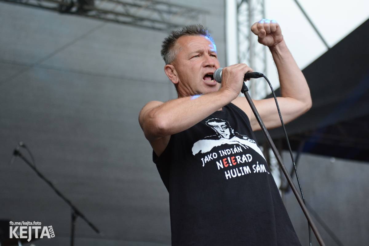 Ska-punková párty na Valníku. V sobotu zahráli Fast Food Orchestra, The Fialky, Krucipüsk a další