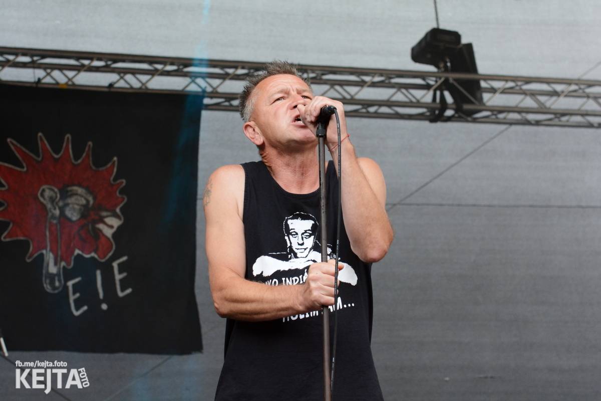 Ska-punková párty na Valníku. V sobotu zahráli Fast Food Orchestra, The Fialky, Krucipüsk a další