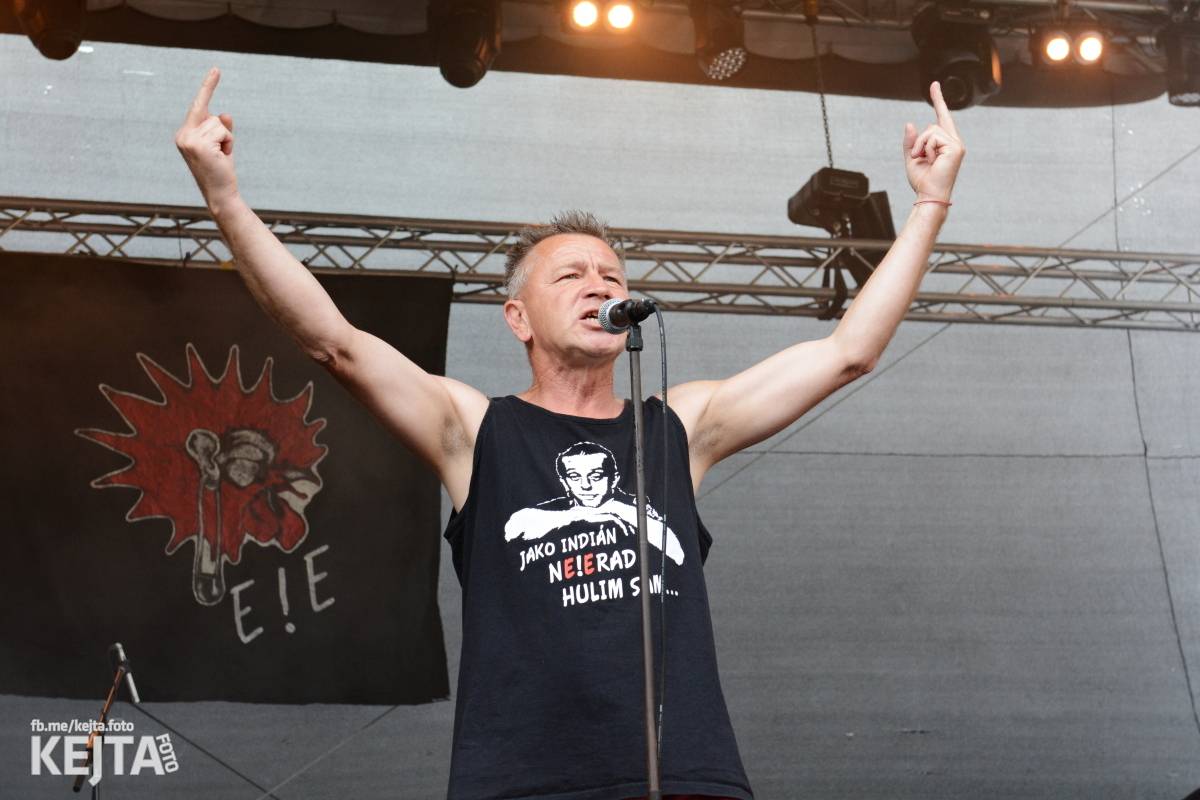 Ska-punková párty na Valníku. V sobotu zahráli Fast Food Orchestra, The Fialky, Krucipüsk a další