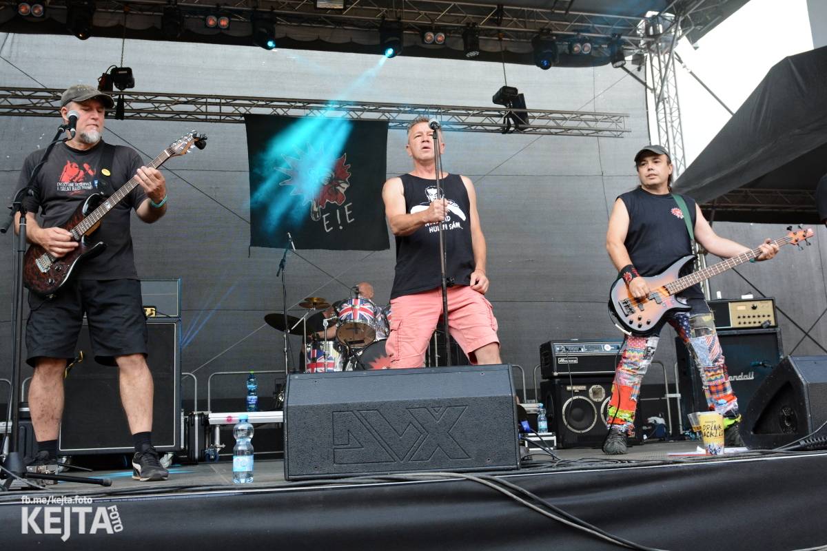 Ska-punková párty na Valníku. V sobotu zahráli Fast Food Orchestra, The Fialky, Krucipüsk a další