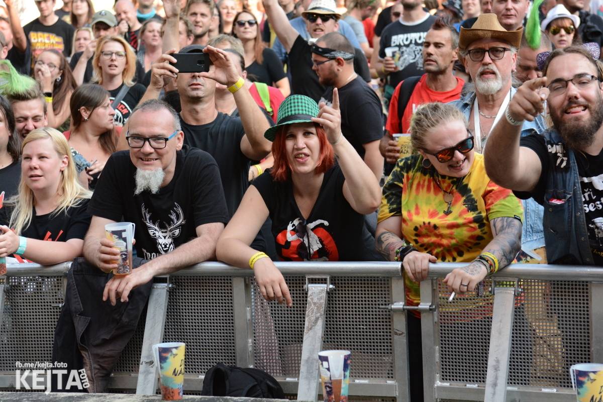 Ska-punková párty na Valníku. V sobotu zahráli Fast Food Orchestra, The Fialky, Krucipüsk a další