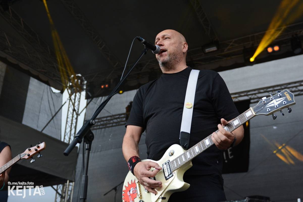 Ska-punková párty na Valníku. V sobotu zahráli Fast Food Orchestra, The Fialky, Krucipüsk a další