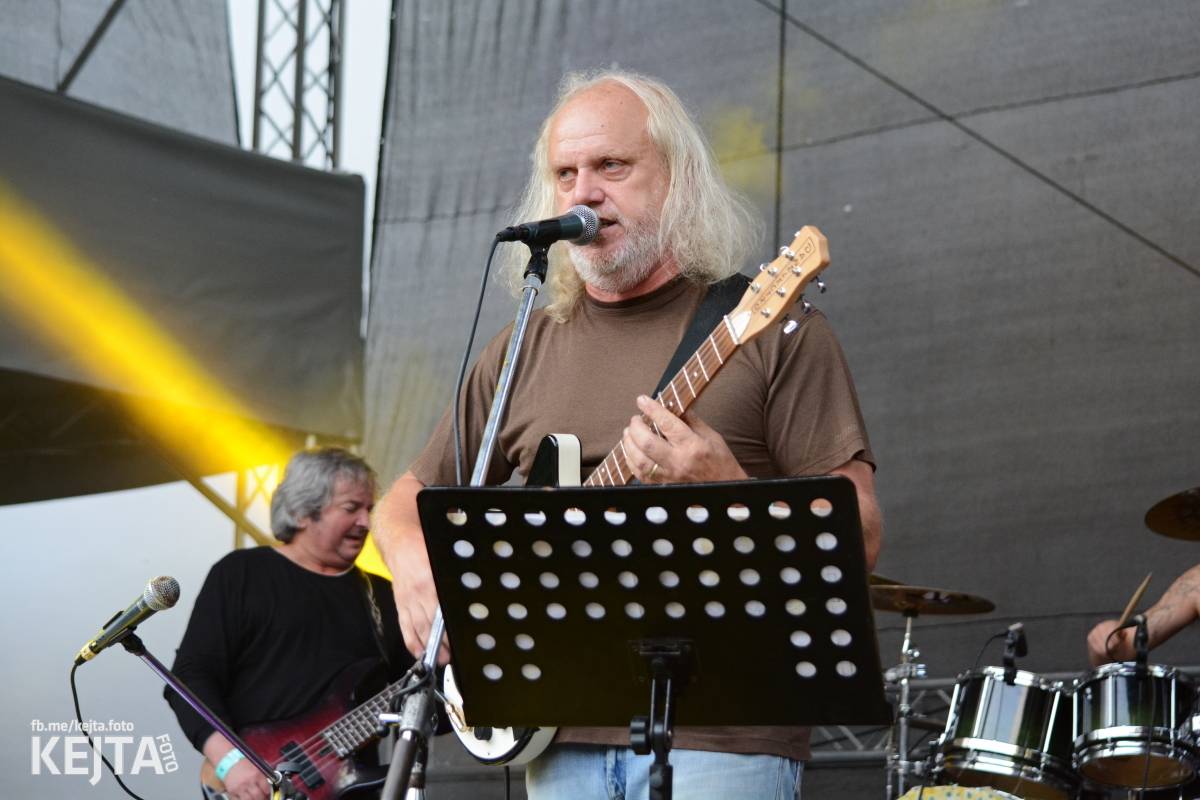 Ska-punková párty na Valníku. V sobotu zahráli Fast Food Orchestra, The Fialky, Krucipüsk a další