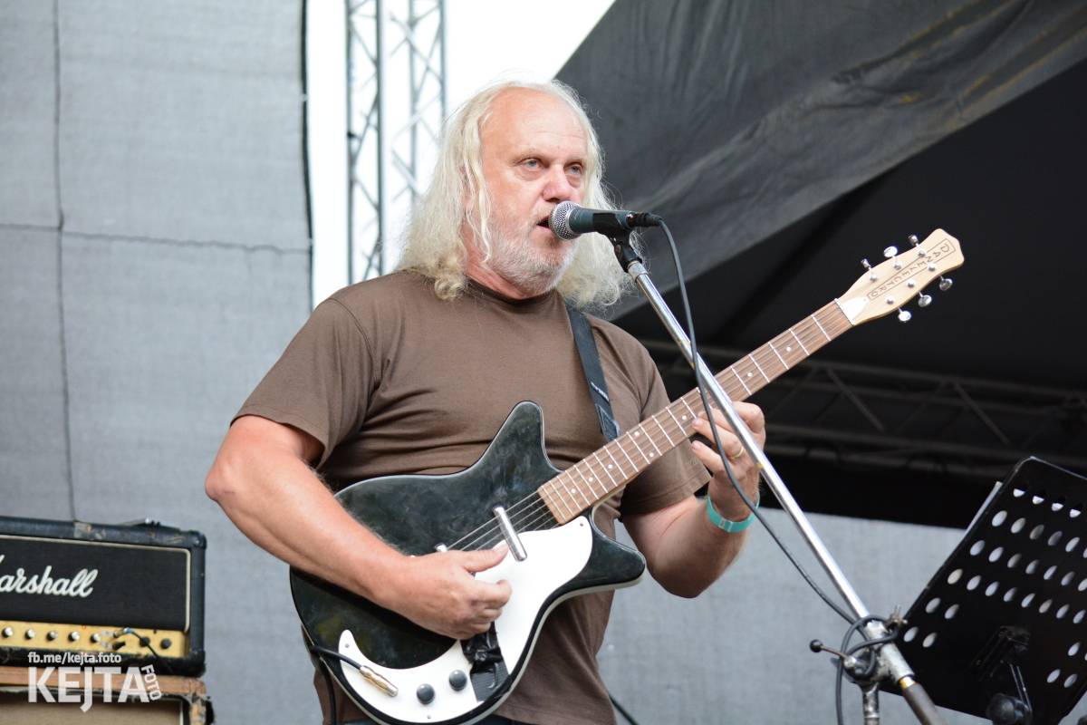 Ska-punková párty na Valníku. V sobotu zahráli Fast Food Orchestra, The Fialky, Krucipüsk a další