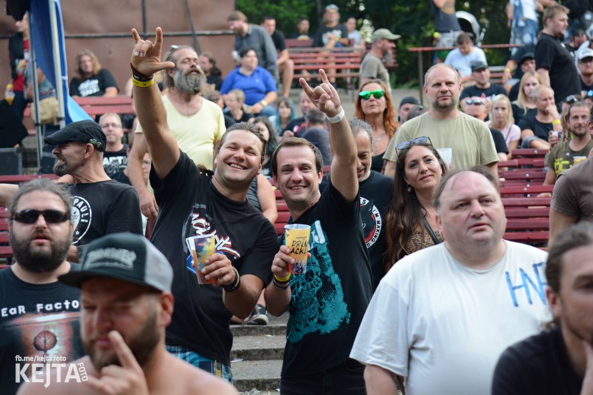 Ska-punková párty na Valníku. V sobotu zahráli Fast Food Orchestra, The Fialky, Krucipüsk a další