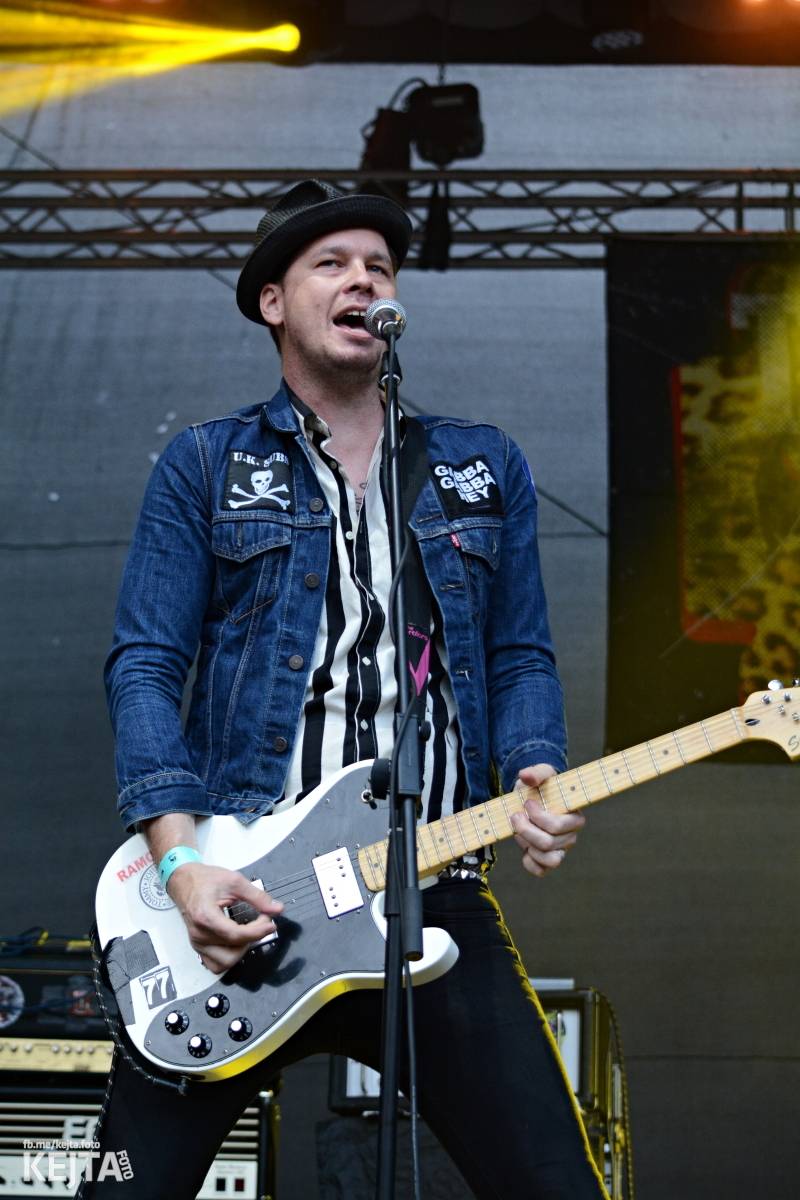 Ska-punková párty na Valníku. V sobotu zahráli Fast Food Orchestra, The Fialky, Krucipüsk a další