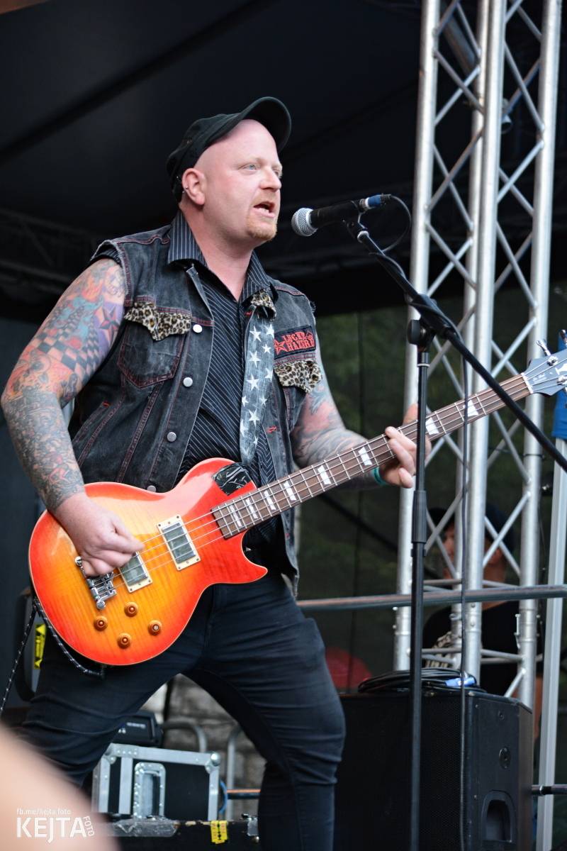 Ska-punková párty na Valníku. V sobotu zahráli Fast Food Orchestra, The Fialky, Krucipüsk a další