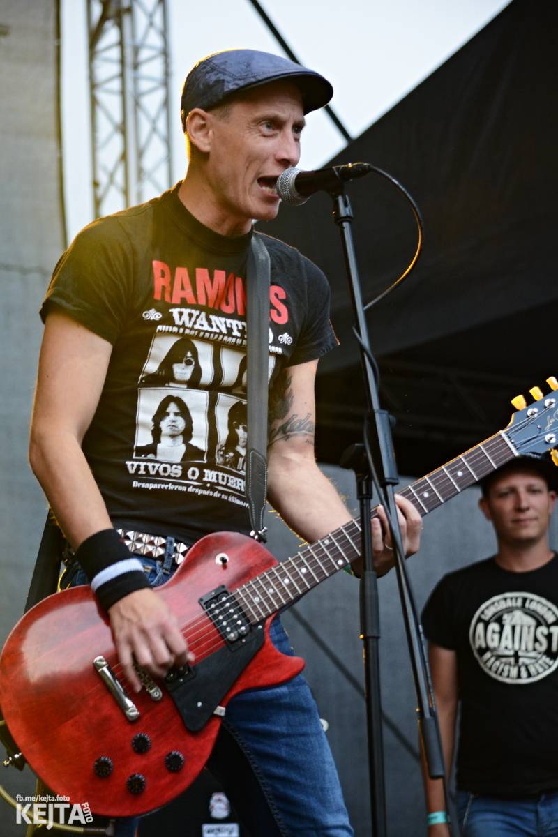 Ska-punková párty na Valníku. V sobotu zahráli Fast Food Orchestra, The Fialky, Krucipüsk a další