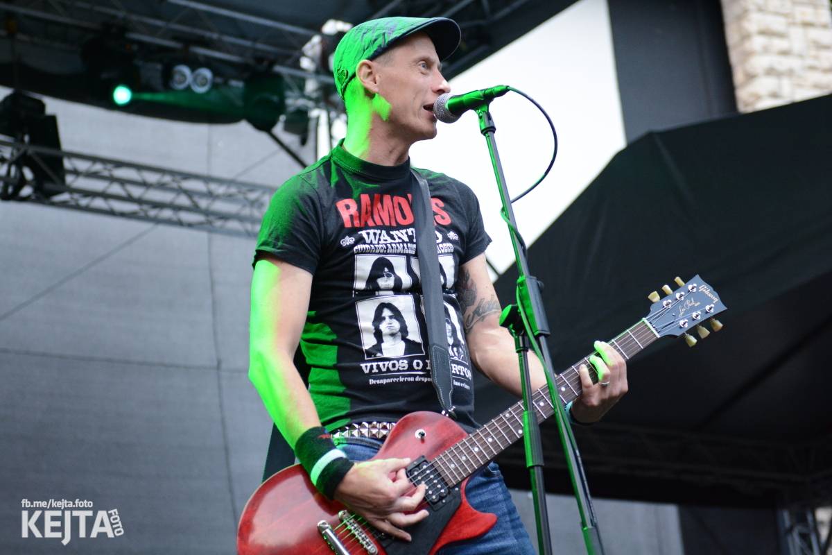 Ska-punková párty na Valníku. V sobotu zahráli Fast Food Orchestra, The Fialky, Krucipüsk a další