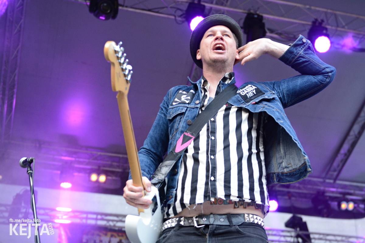 Ska-punková párty na Valníku. V sobotu zahráli Fast Food Orchestra, The Fialky, Krucipüsk a další